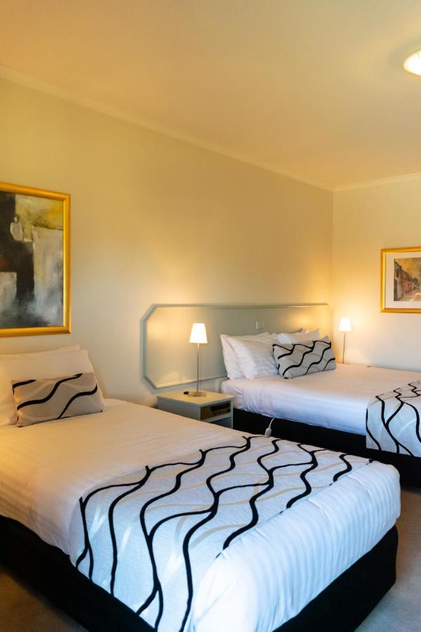 Deniliquin Country Club Motor Inn Екстер'єр фото